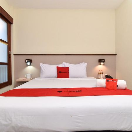 Hotel Reddoorz Near Legian Street Kuta Lombok Esterno foto