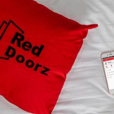 Hotel Reddoorz Near Legian Street Kuta Lombok Esterno foto