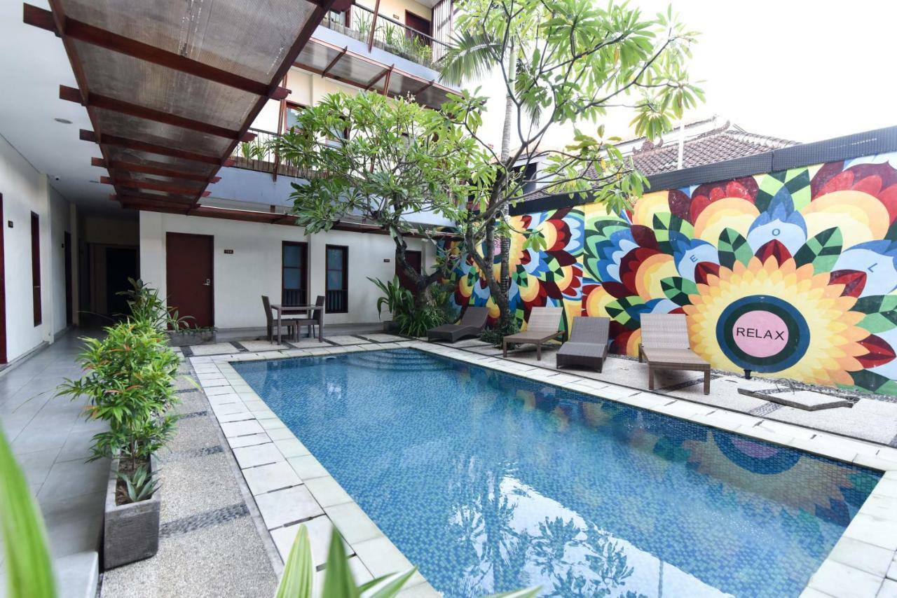 Hotel Reddoorz Near Legian Street Kuta Lombok Esterno foto
