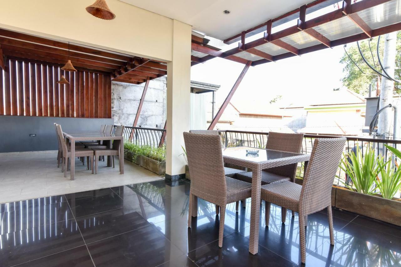 Hotel Reddoorz Near Legian Street Kuta Lombok Esterno foto