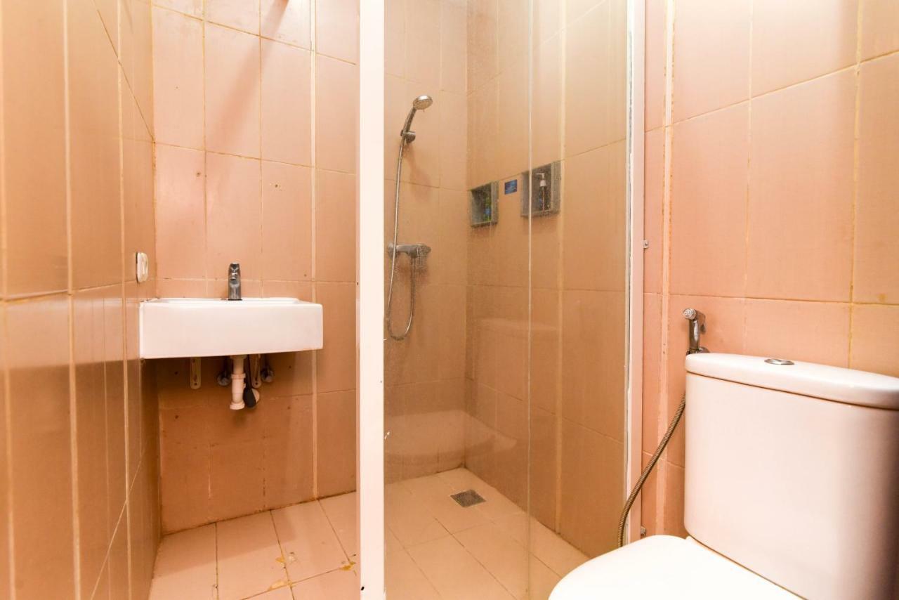 Hotel Reddoorz Near Legian Street Kuta Lombok Esterno foto