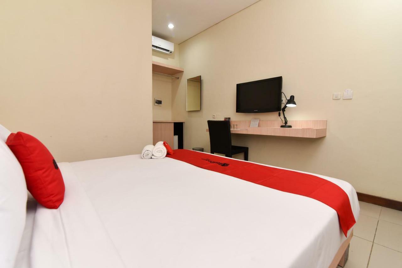 Hotel Reddoorz Near Legian Street Kuta Lombok Esterno foto