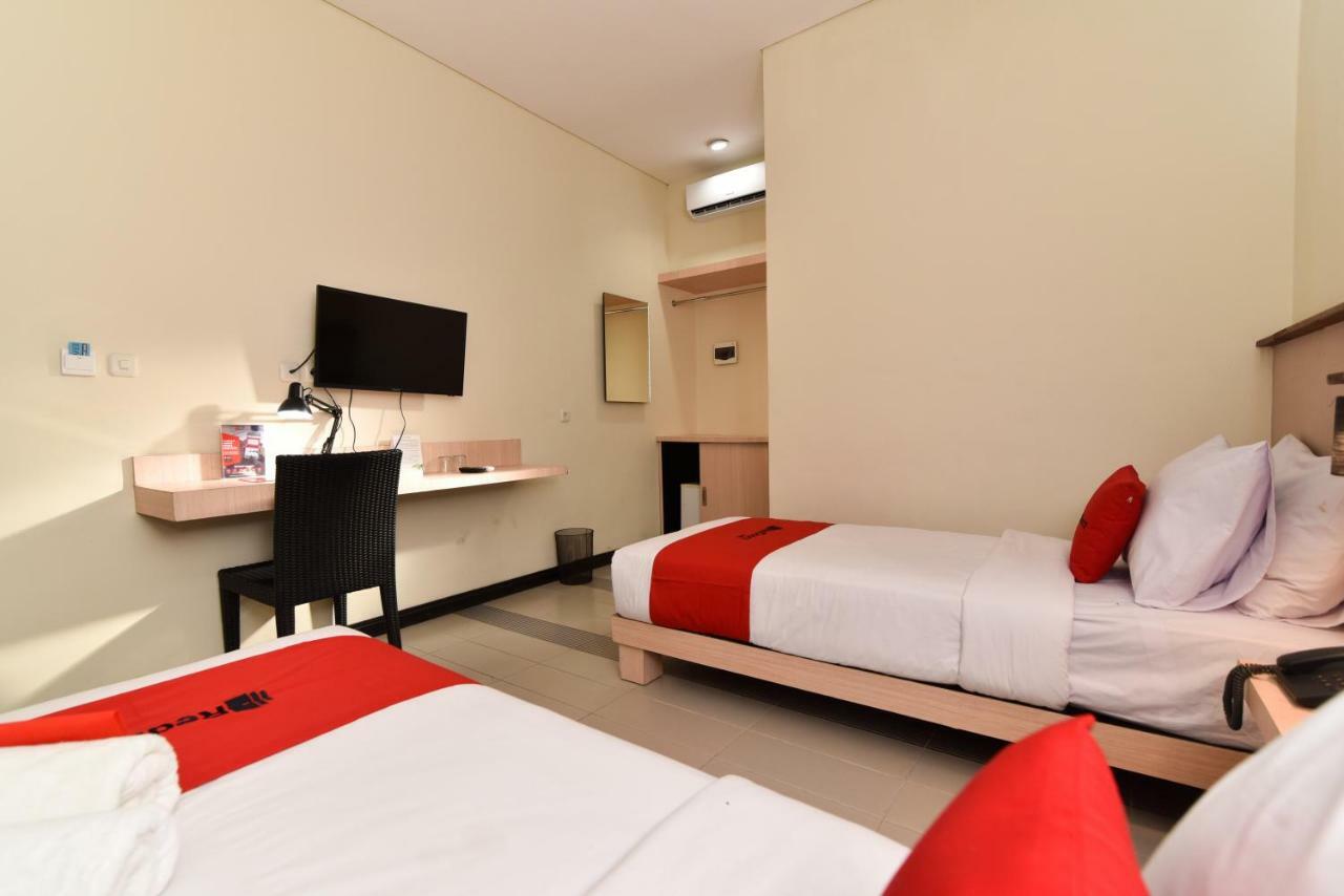 Hotel Reddoorz Near Legian Street Kuta Lombok Esterno foto