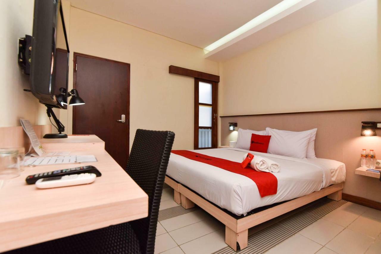 Hotel Reddoorz Near Legian Street Kuta Lombok Esterno foto