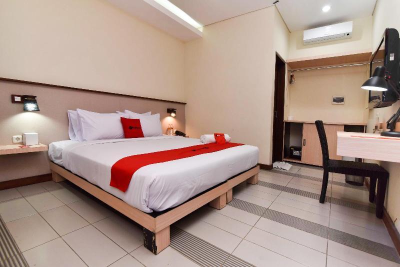 Hotel Reddoorz Near Legian Street Kuta Lombok Esterno foto