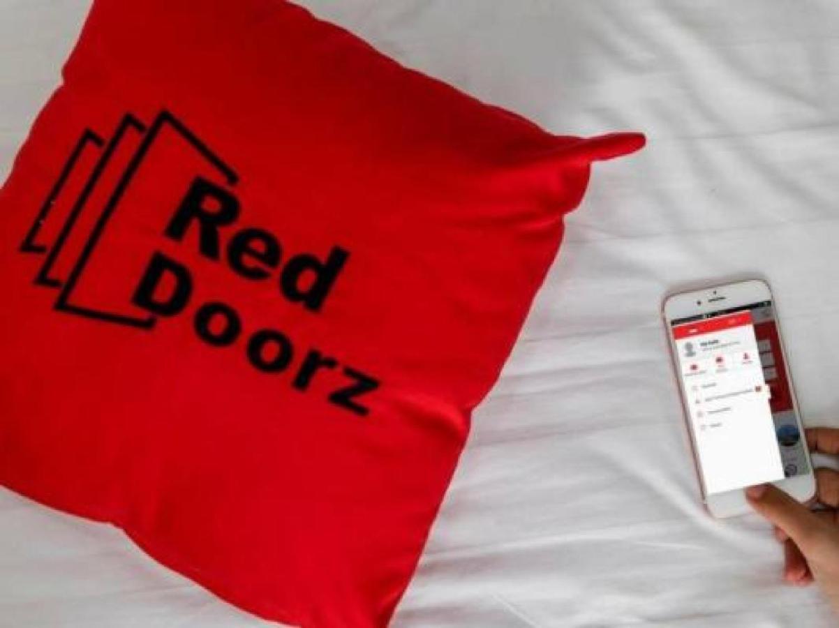 Hotel Reddoorz Near Legian Street Kuta Lombok Esterno foto
